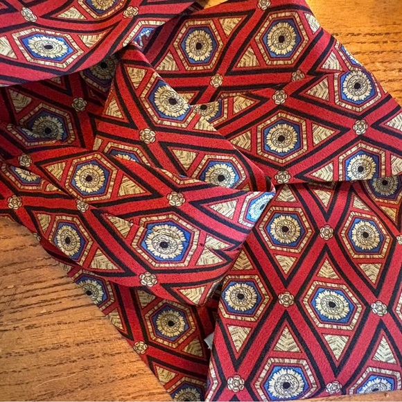 Valentino Cravatte Silk Tie Red & Blue Geometric Pattern- Made In Italy-Vintage - Picture 11 of 11